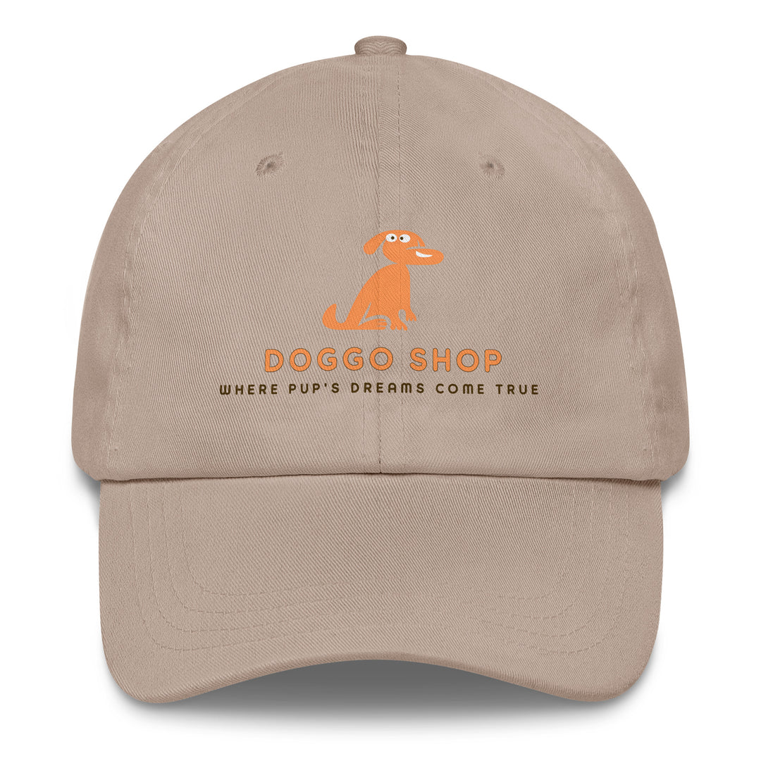 Beige cap with doggo shop logo on a white background