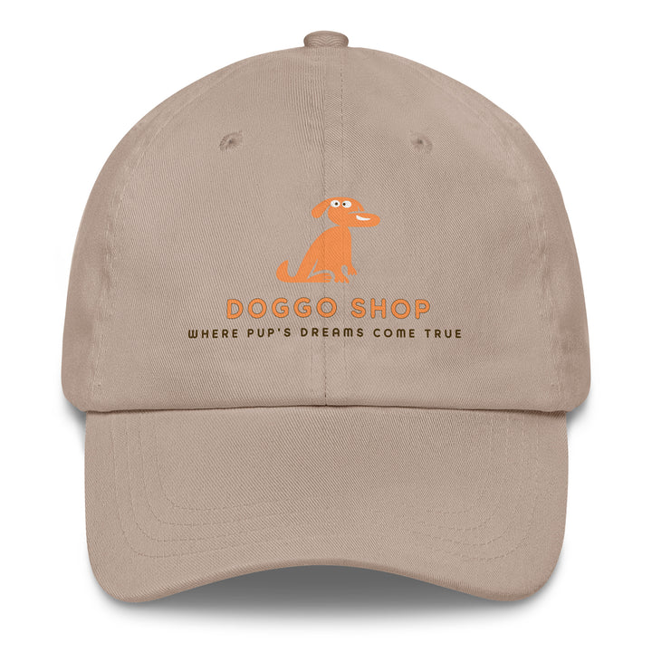 Beige cap with doggo shop logo on a white background