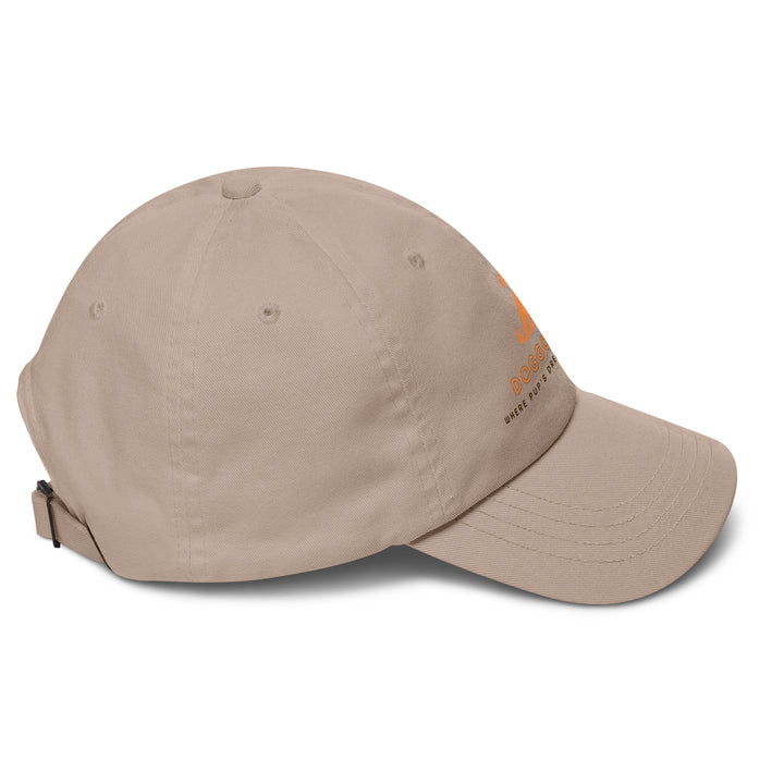 Beige cap with doggo shop logo on a white background